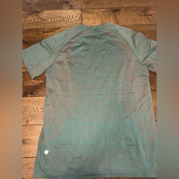 Lululemon Metal Vent Tech Short-Sleeve Shirt in Solar Orange / Maldives Green M - Picture 7 of 8